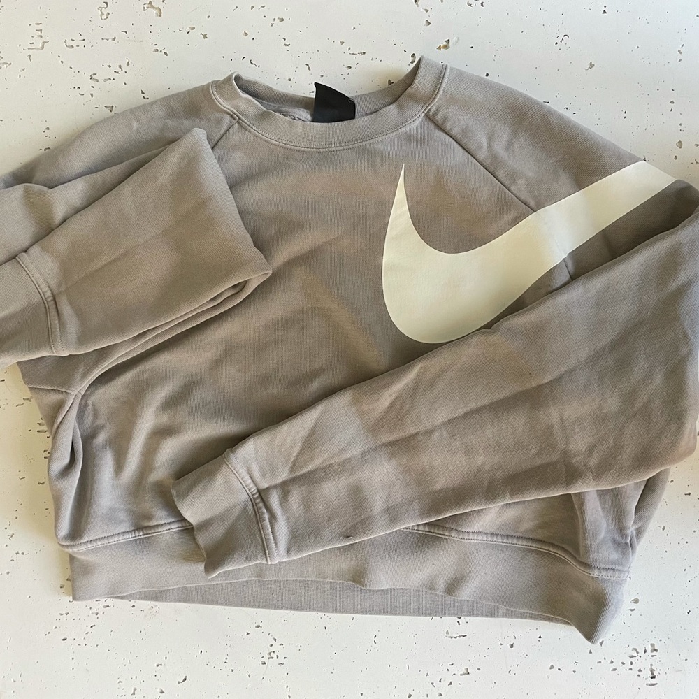 Nike Women's Sportswear Swoosh Crew Crop Sweatshirt